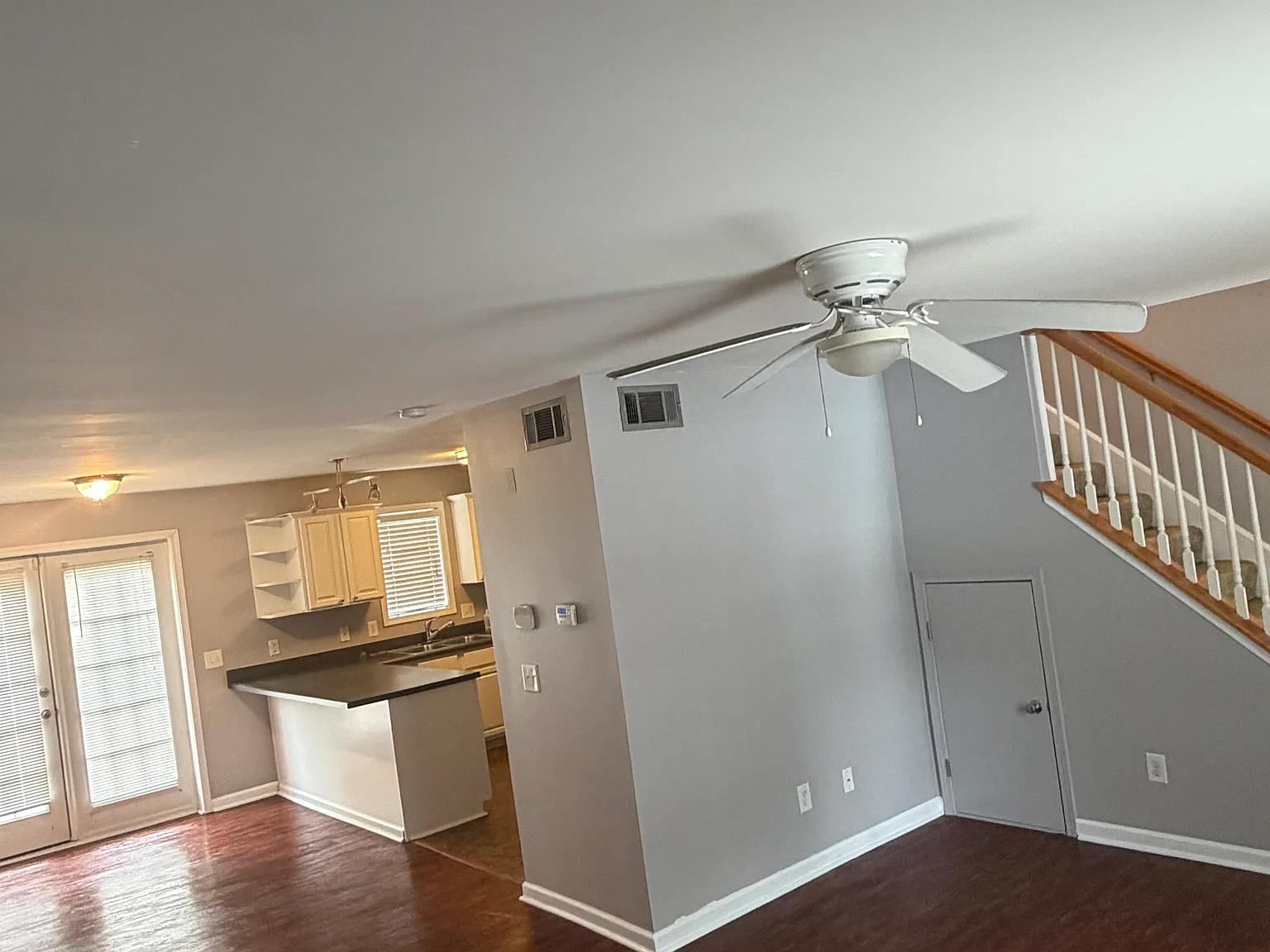 2 bed, 2.5 bath, 1214 sqft, $2,000 — Photo 2