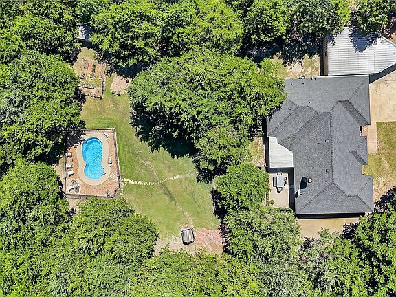 4th image of 591 Mitchell Rd