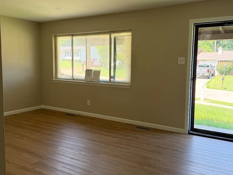 11924 Glenridge Dr — Photo 2