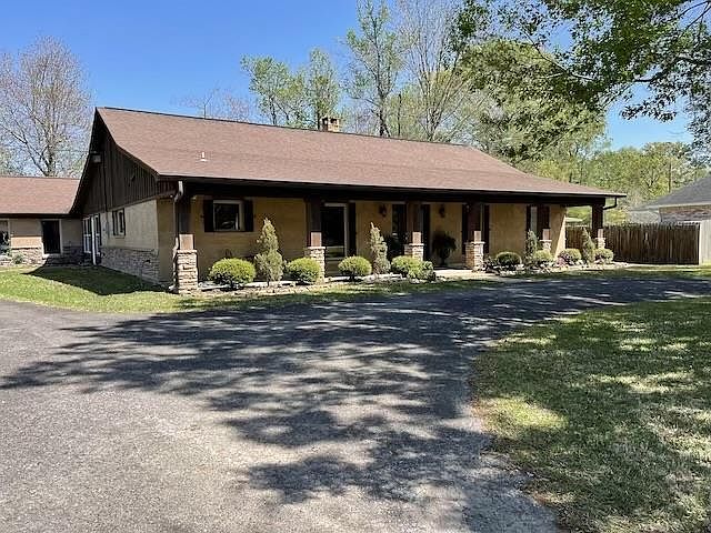1st image of 1011 Pine Needles Dr