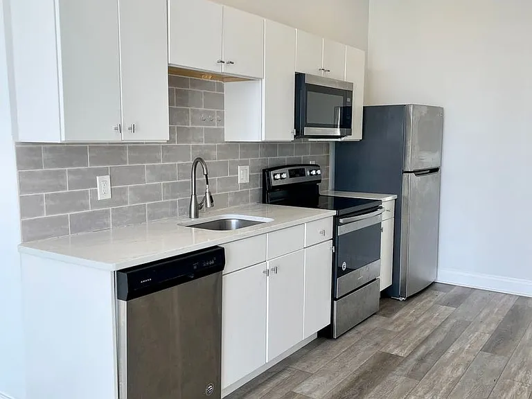 6800 Market Residential — Photo 3