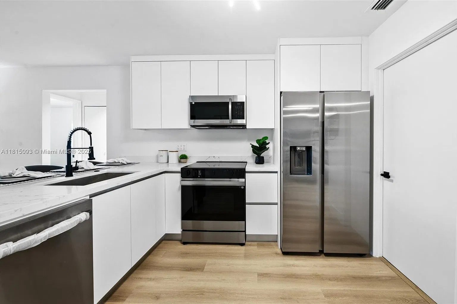 3 bed, 1564 sqft, $5,500 — Photo 1
