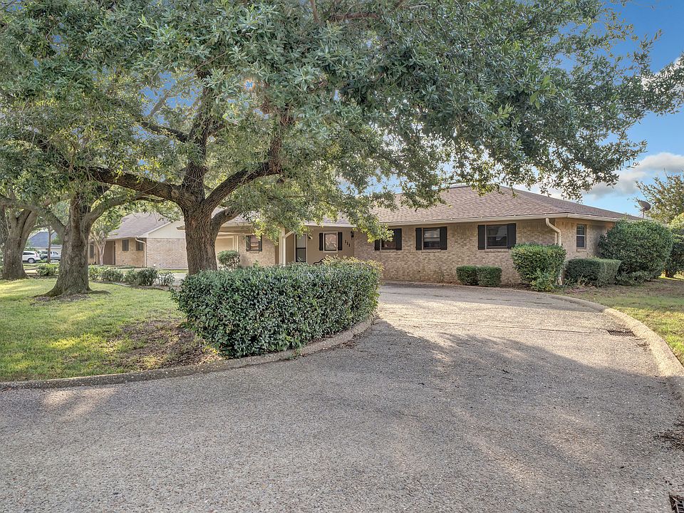 1st image of 111 Marina Dr