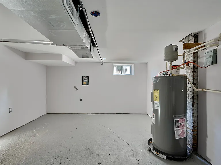 412 E Federal St — Photo 16