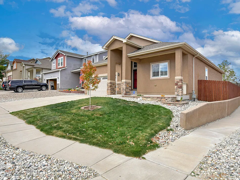 6470 Vickie Ln