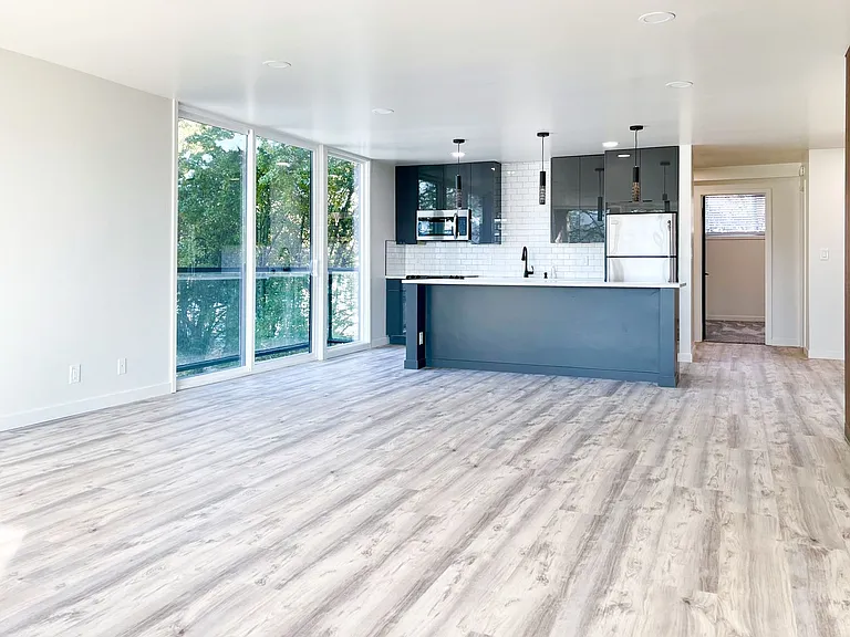 358 S Coeur D Alene St — Photo 33