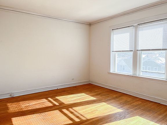 5th image of 2474 W Cullom Ave #3