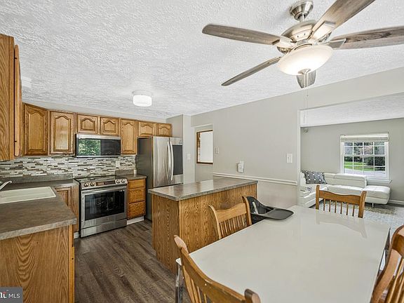 4th image of 2300 Valley Oak Ct