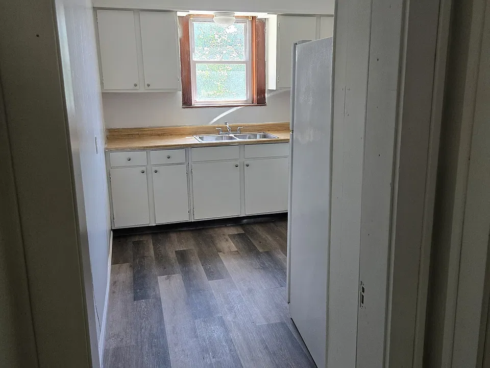 23-27 Charlotte St #2
