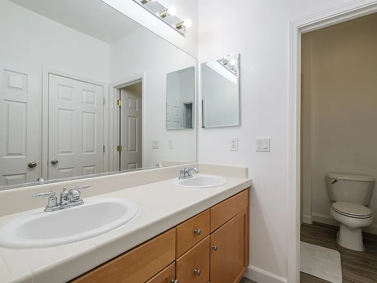 416 Cranston Ct — Photo 42