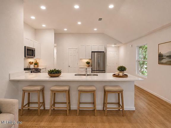 3rd image of 5737 VERNON Road