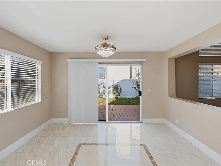930 Primrose Ln — Photo 12
