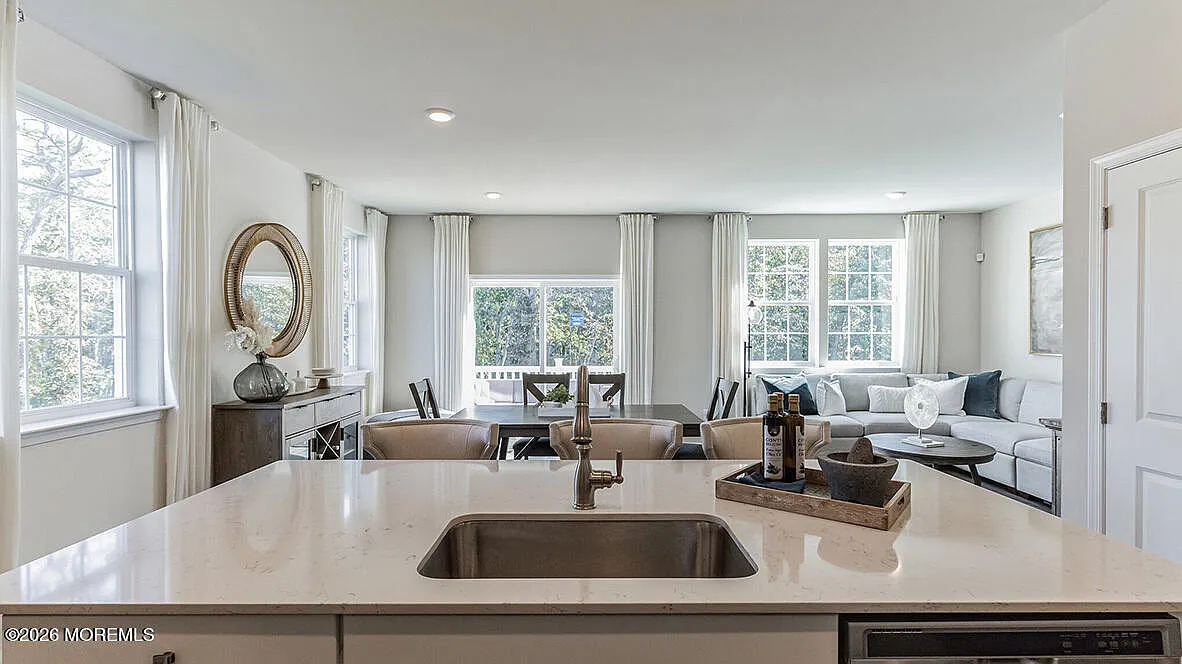 4 bed, 3.5 bath, 2698 sqft, $3,800 — Photo 3