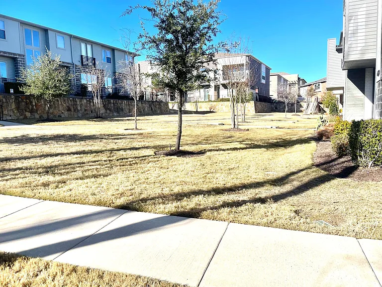 409 Harmon Dr — Photo 32