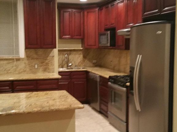 4th image of 313 Winchester St