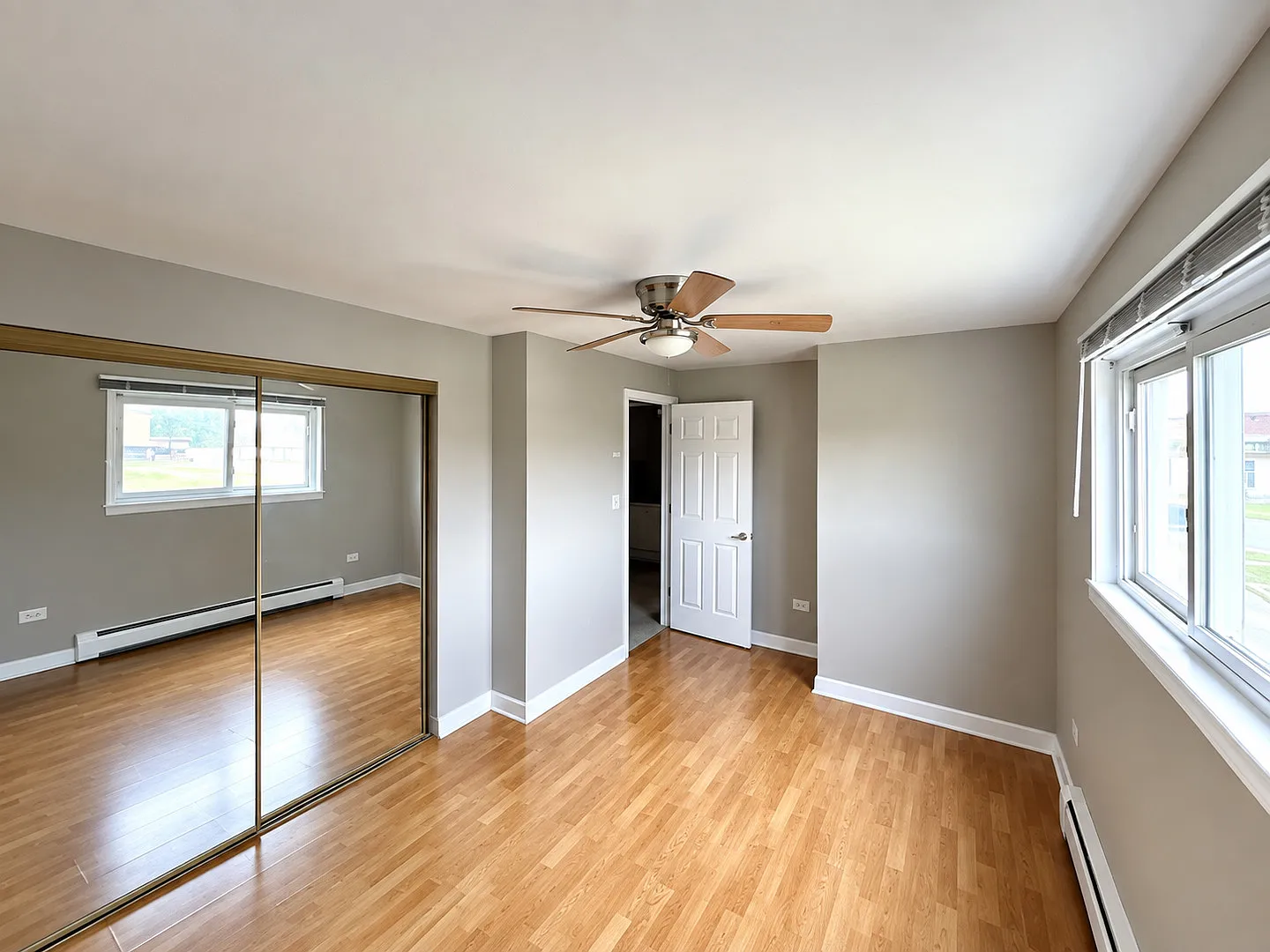 2 bed, 850 sqft, $1,800 — Photo 2