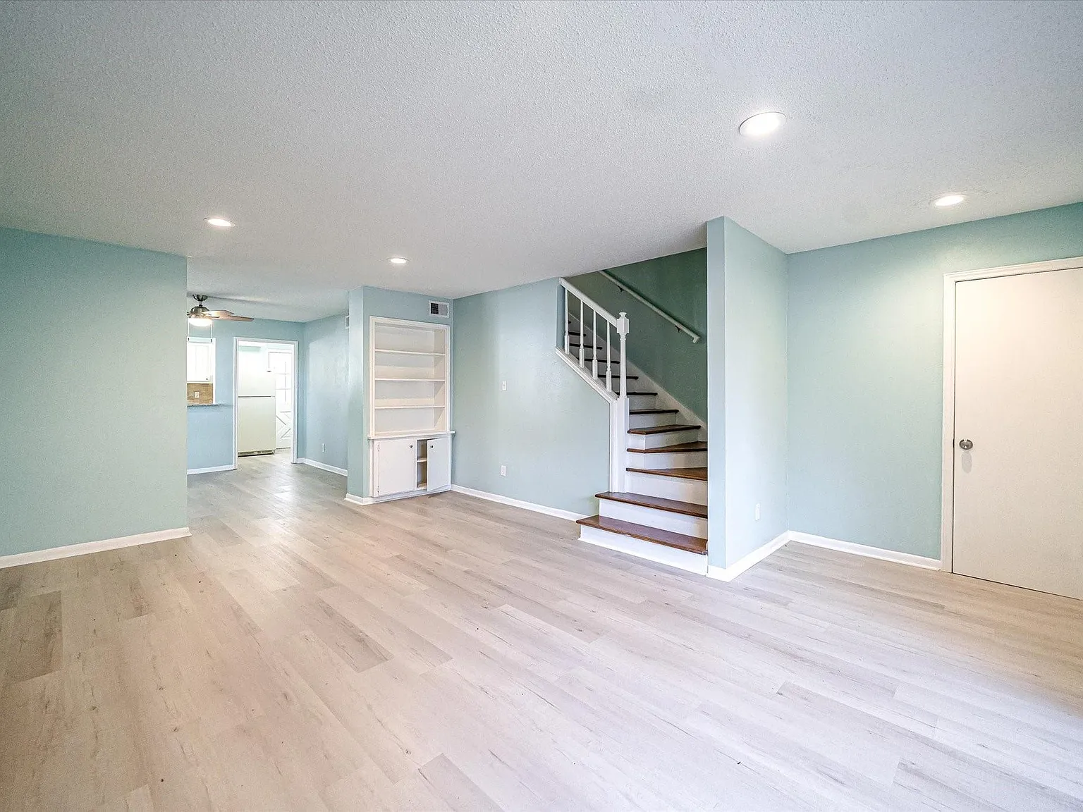 2 bed, 1.5 bath, 1362 sqft, $1,900 — Photo 1