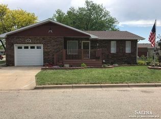907 Elizabeth St, Ellsworth, KS 67439