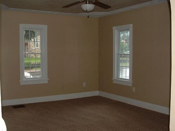 5th image of 423 E Mountain Ave S