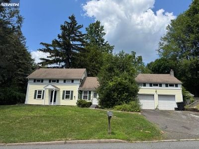 2 Hilton Pl, Montvale, NJ, 07645