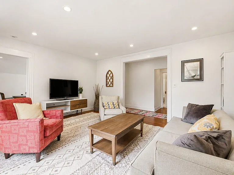 235 1/2 Greenwood St #CH — Photo 4