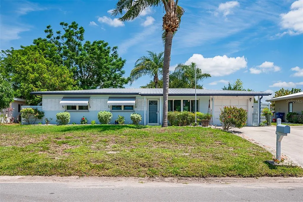 3 bed, 2.0 bath, 1232 sqft, $4,000 — Photo 1