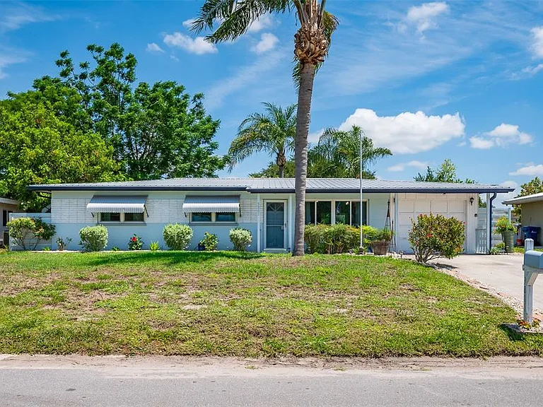 3801 Helene St — Photo 1
