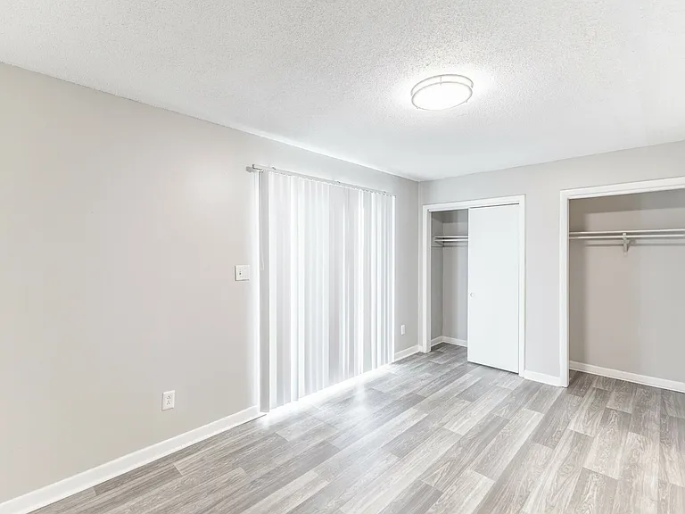 Raintree Village Apartments — Photo 9