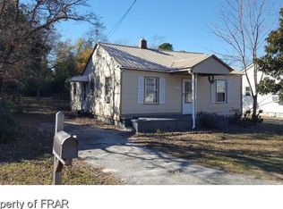 114 S 6th St, Spring Lake, NC 28390