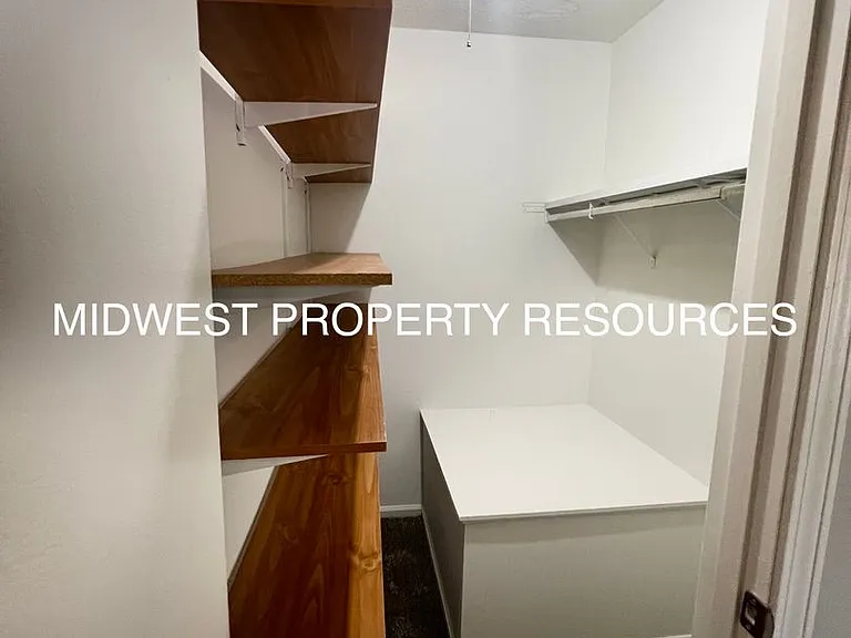 Stunning 2 Story townhome w/ outdoor Maintenance provided — Photo 10