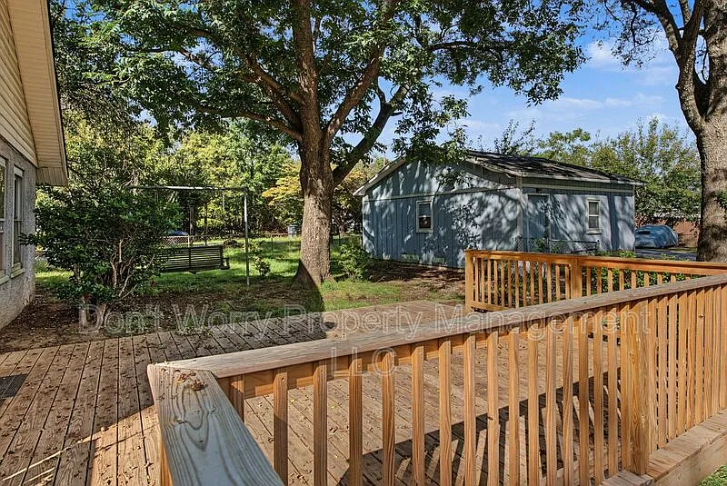 2 bed, 1.0 bath, 1200 sqft, $1,350 — Photo 3