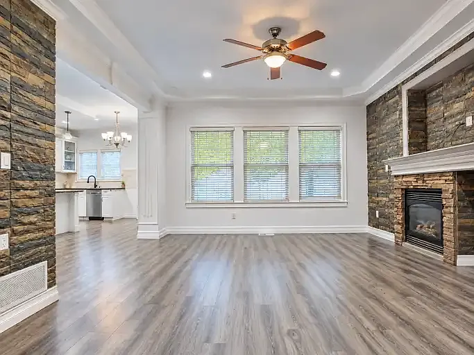 4 bed, 2.5 bath, 2500 sqft, $3,750 — Photo 3