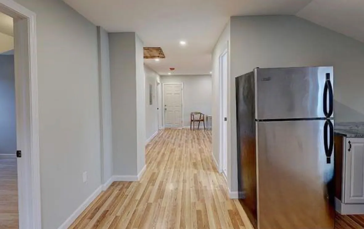 21 Ashton St — Photo 3