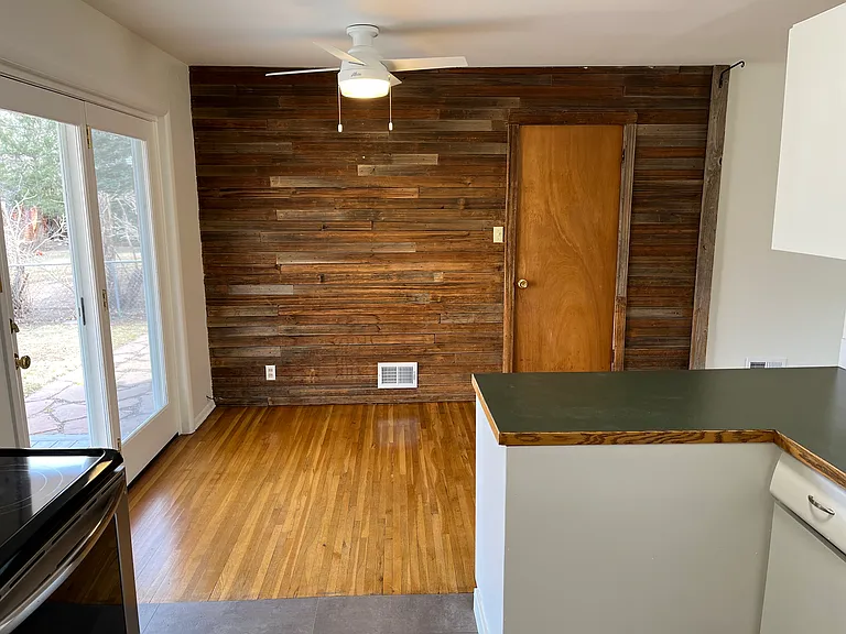 3605 Martin Dr — Photo 15