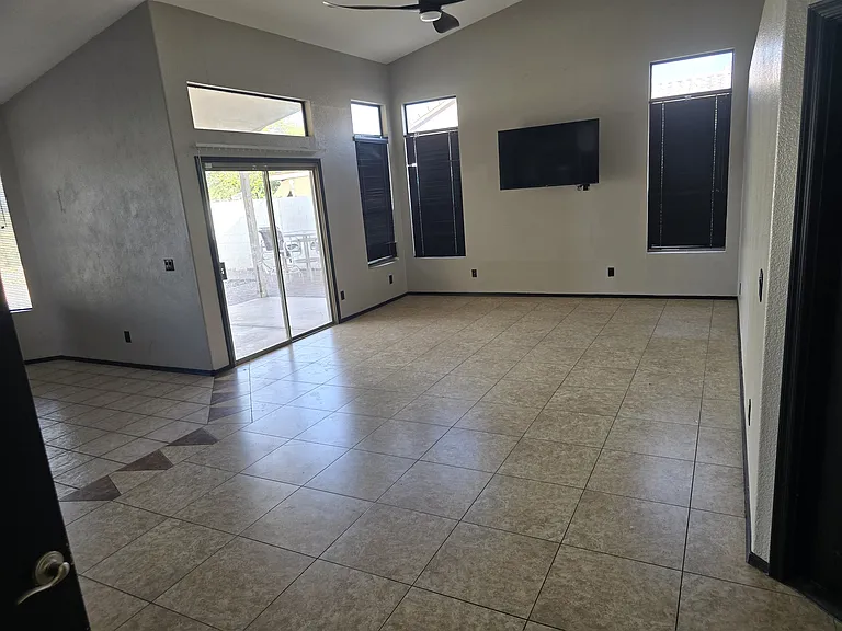 8228 W Palmaire Ave — Photo 2