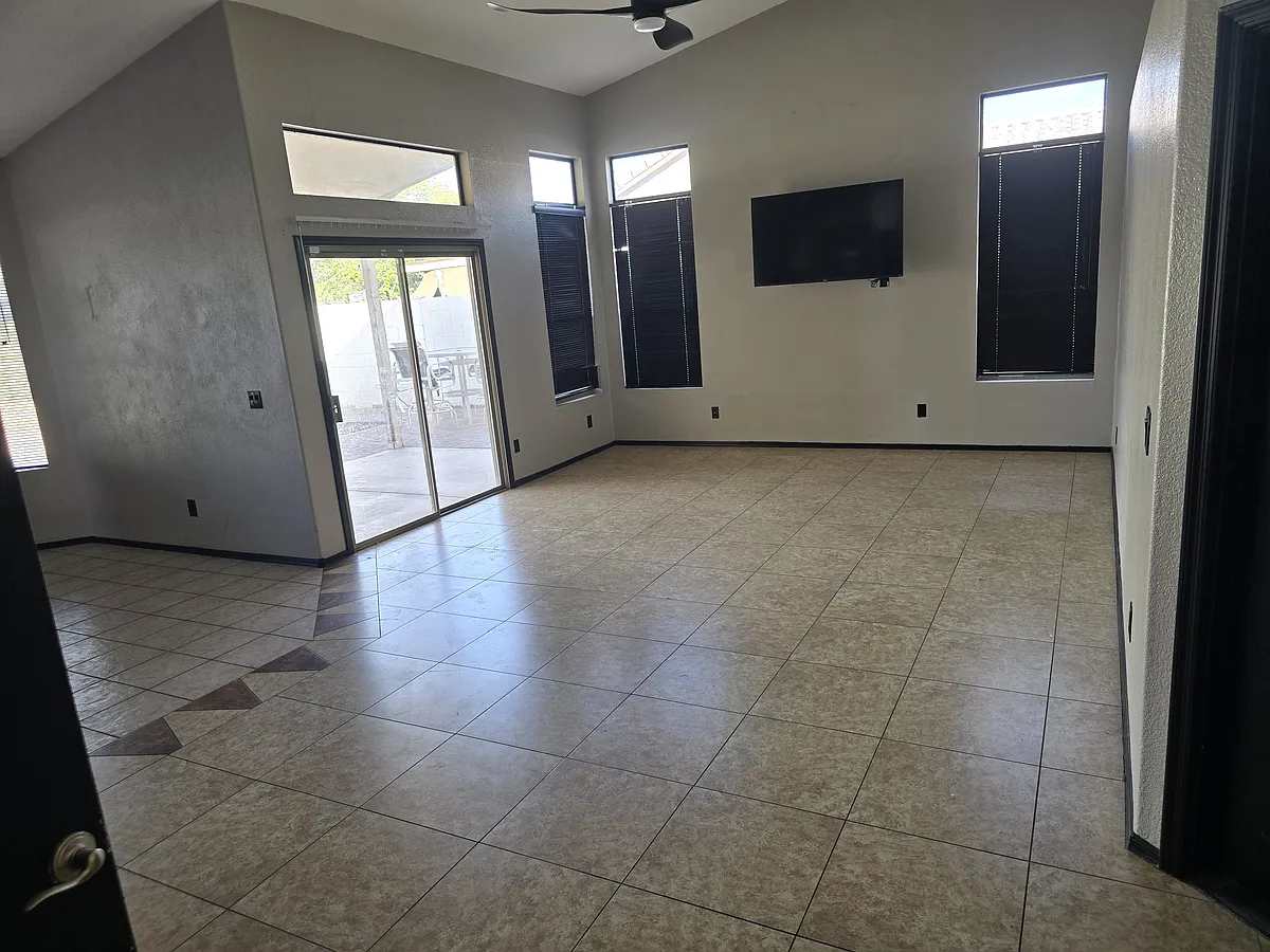 Building Photo - 8228 W Palmaire Ave