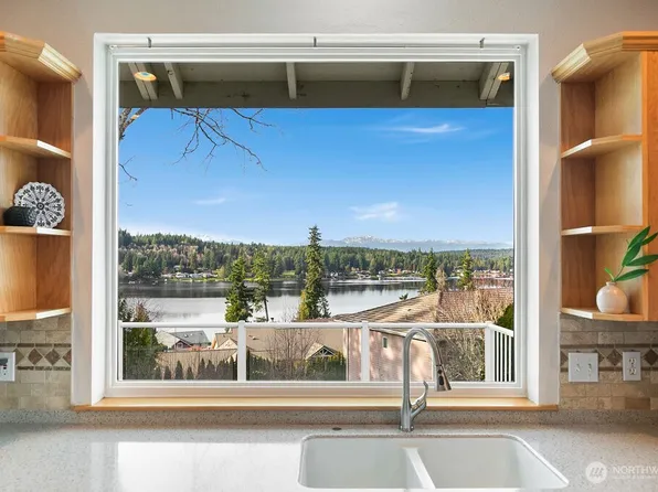 6056 Sandpiper Court, Bremerton, WA 98312