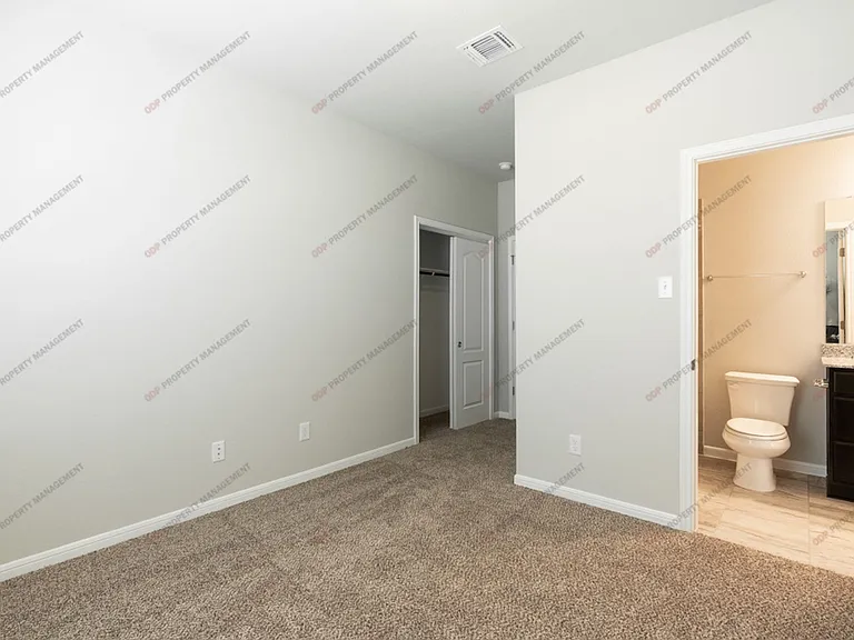 7429 Hudson Grove Dr — Photo 7