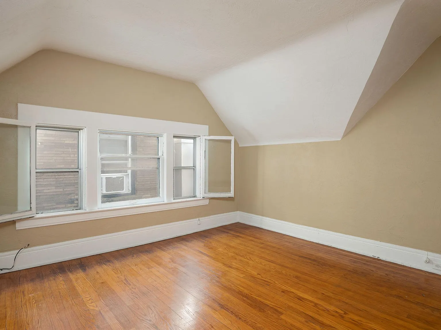 218 Lexington Ave — Photo 3