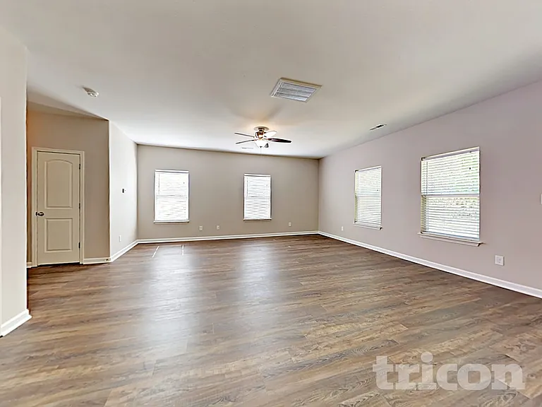 917 Leatherstone Ln — Photo 4