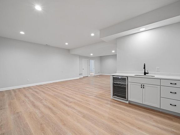 4th image of 1703 Links ROAD #57-08