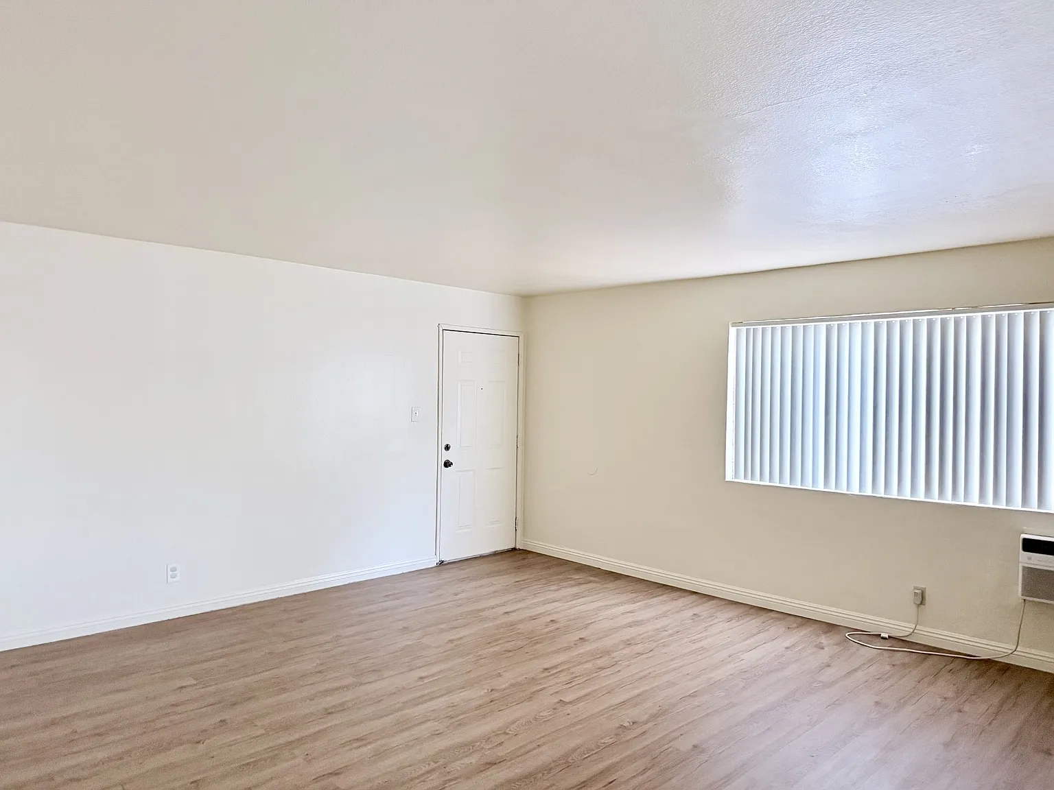 2 bed, 1000 sqft, $1,795 — Photo 2