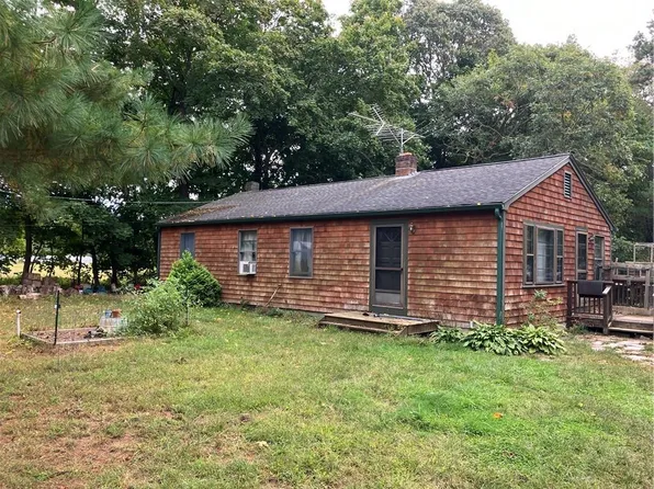 13 Nautilus Dr E, South Kingstown, RI 02879