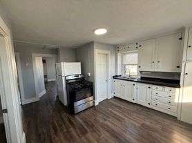 Third floor 2 bed/1 bath, West Manchester, $1700/month