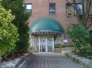 55 Crescent Pl #5, Yonkers, NY 10704