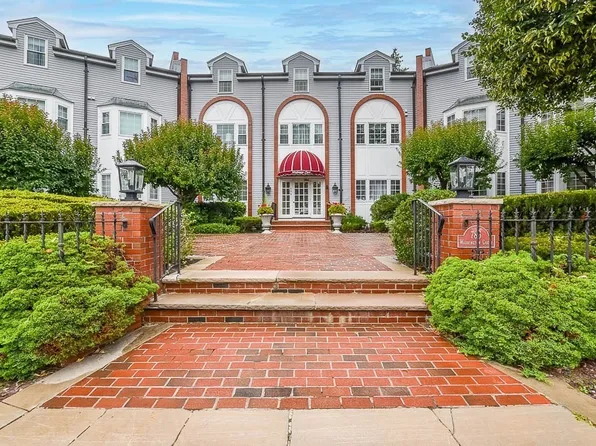 785 Washington St APT 202, Norwood, MA 02062