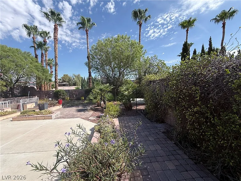 8620 Cremona Dr — Photo 23
