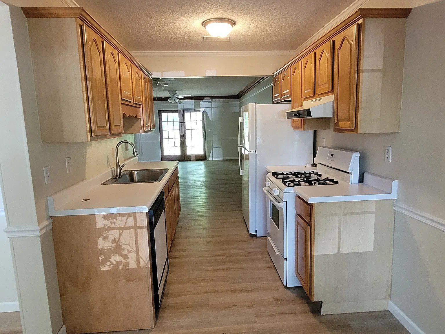2 bed, 1000 sqft, $1,275 — Photo 3