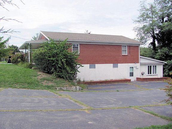 3rd image of 902 Danville Ave