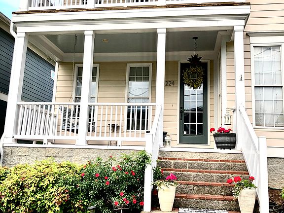 3 designated outdoor spaces - 2 covered porches and patio in back!